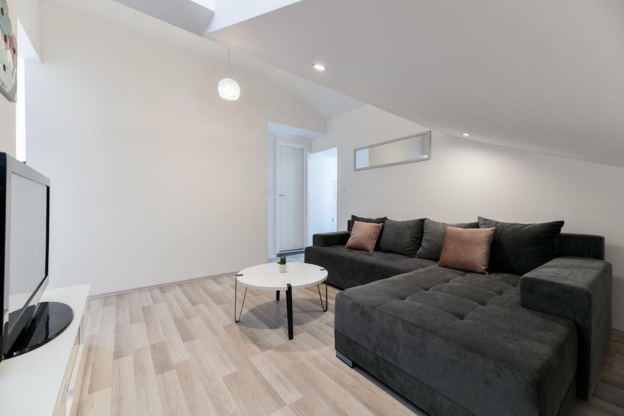 Grey Apartment Old Town ซาดาร์ ภายนอก รูปภาพ