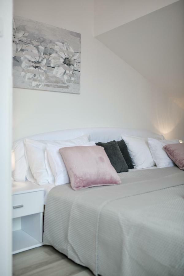 Grey Apartment Old Town ซาดาร์ ภายนอก รูปภาพ
