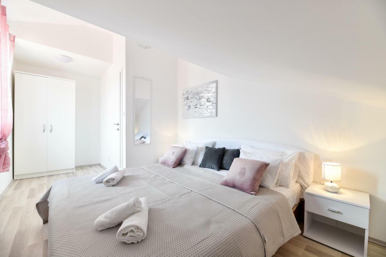 Grey Apartment Old Town ซาดาร์ ภายนอก รูปภาพ